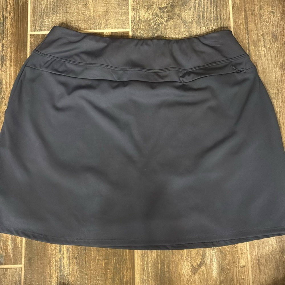 Tommy Bahama golf skort. EUC - Picture 6 of 7